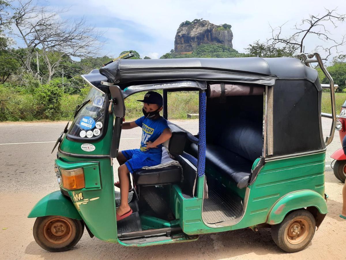 Galaxy View Homestay Sigiriya Bagian luar foto